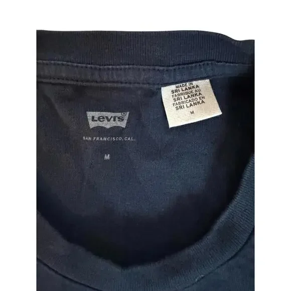 LEVIS 501 T-Shirt Blue With Red Letters Size Medium LEVIS Graphic Shirt - Picture 8 of 8